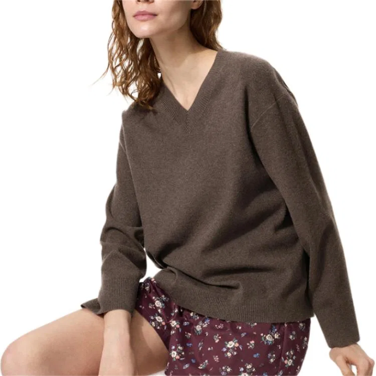 Женский свитер с V-образным вырезом UNIQLO, Цвет Dark Umber — фото 3