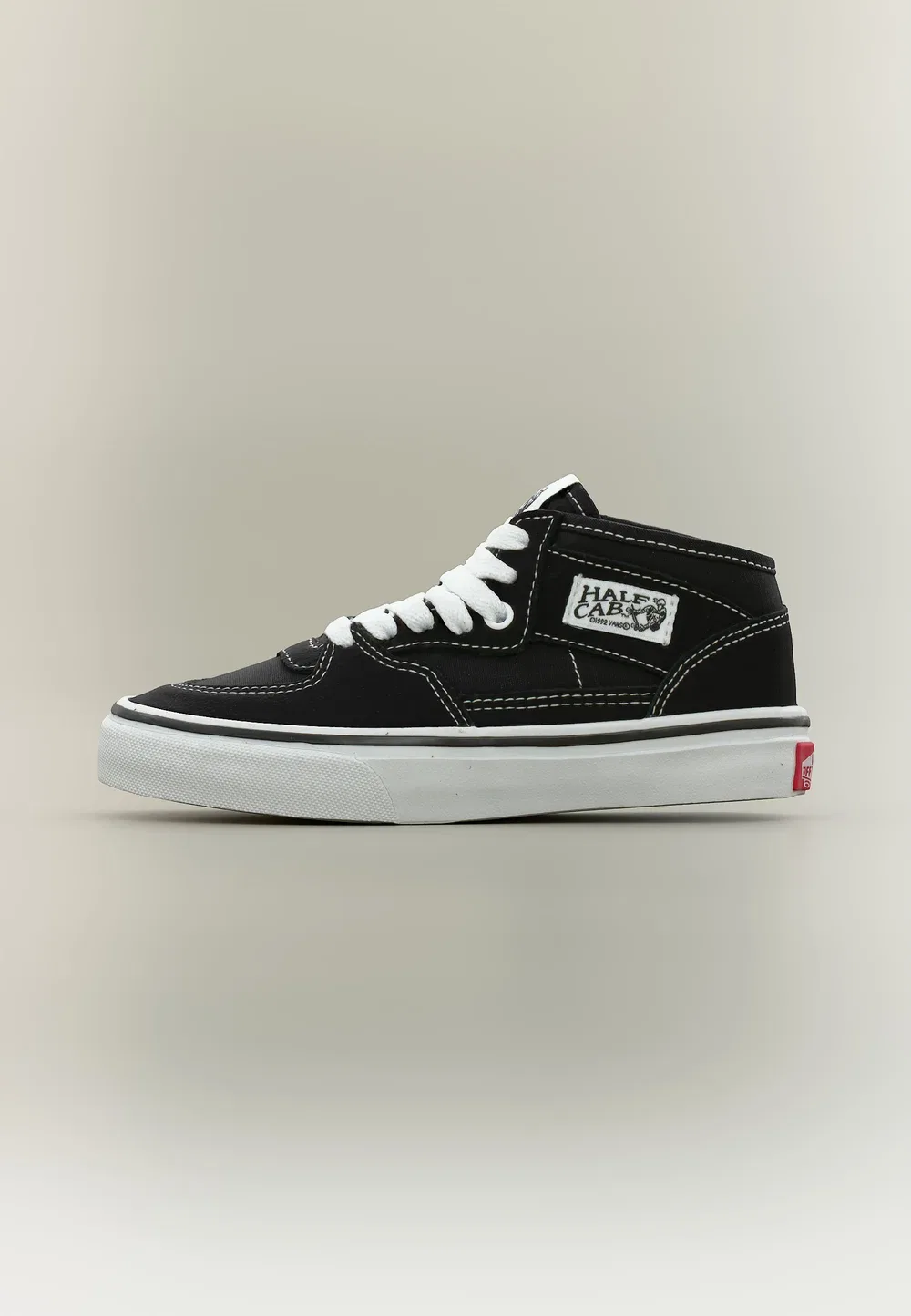 Полукэб декон унисекс - высокие кроссовки Vans, Black/True White