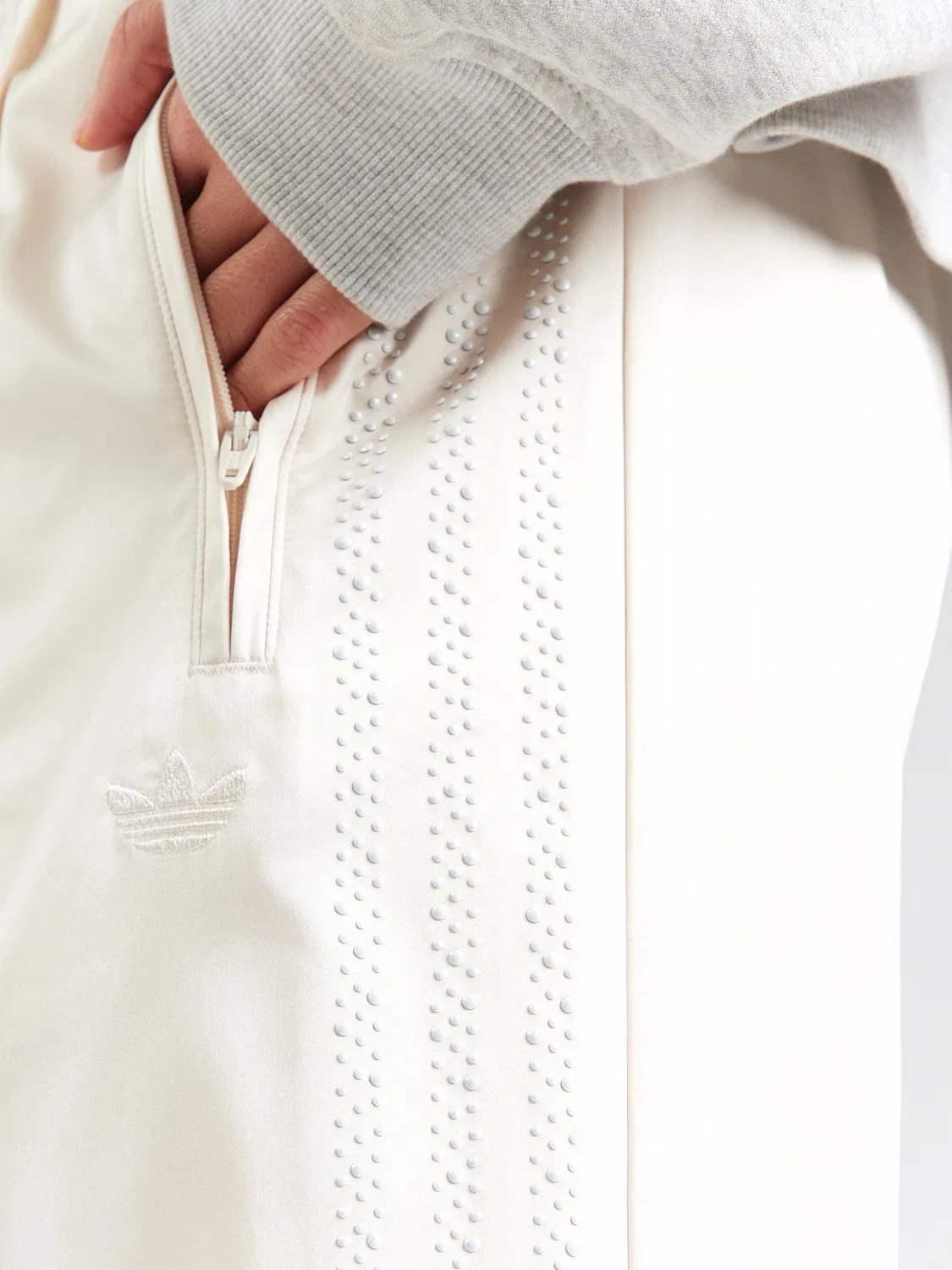 Брюки Adidas Originals Regular Pants FB жемчужно-белого цвета — фото 2