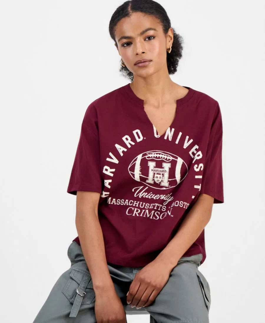 Футболка с вырезом и принтом Harvard Grayson Threads, The Label, Windsor Wine — фото 4