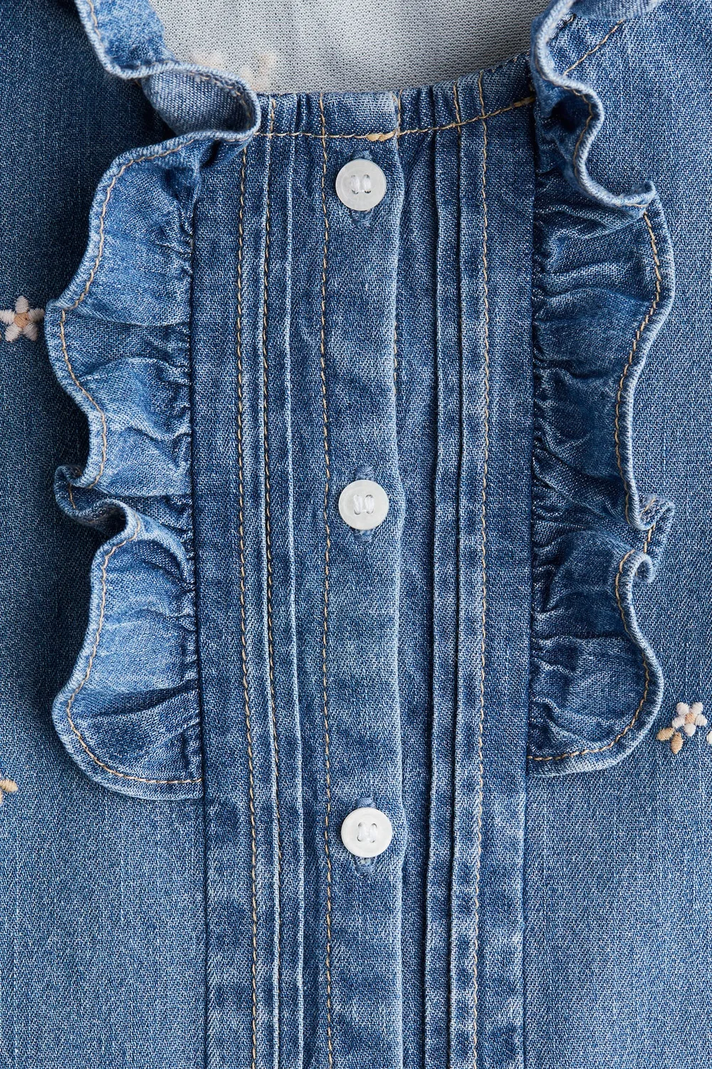 Джинсовая блузка с вышивкой H&M, Denimblau/Blumen — фото 2