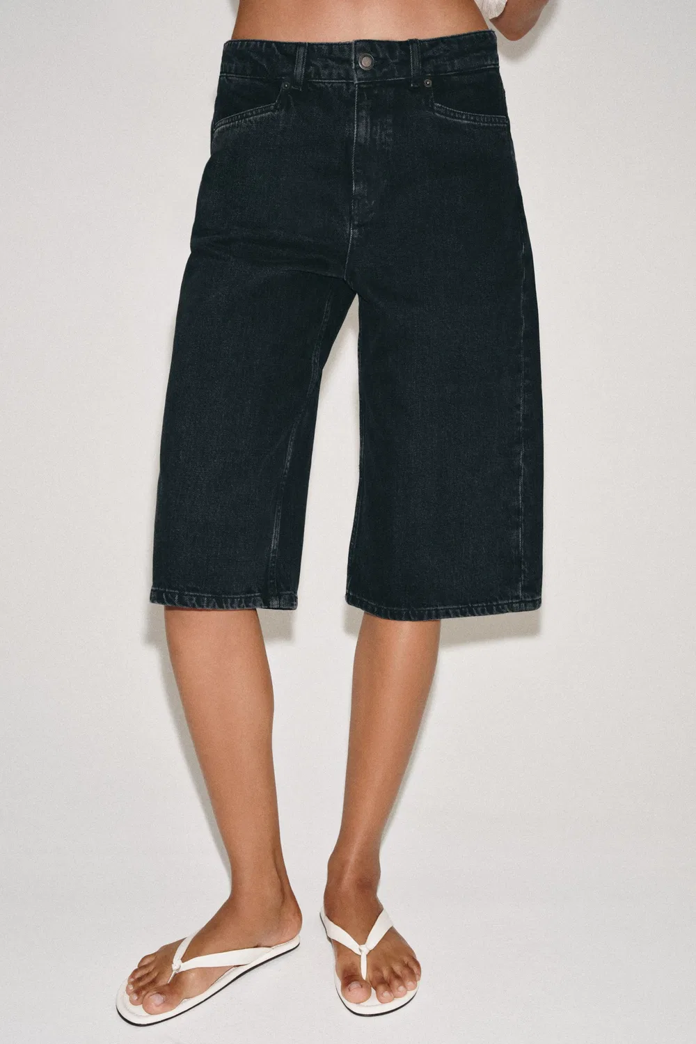 Джинсовые шорты-бермуды средней посадки из коллекции ZW ZARA, Black — фото 2