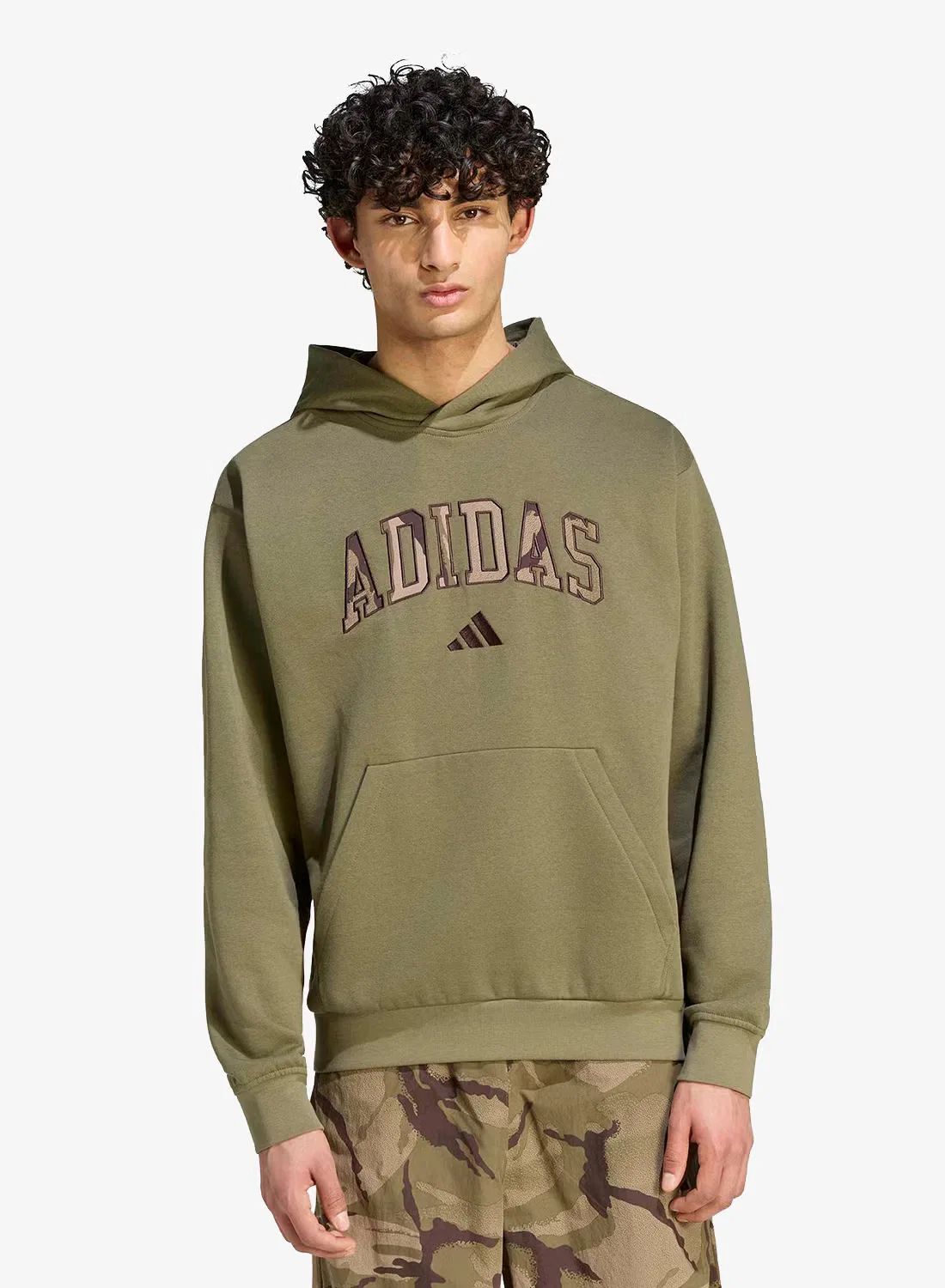 Худи с принтом камуфляж Seasonal Essentials Camo Adidas, оливковый