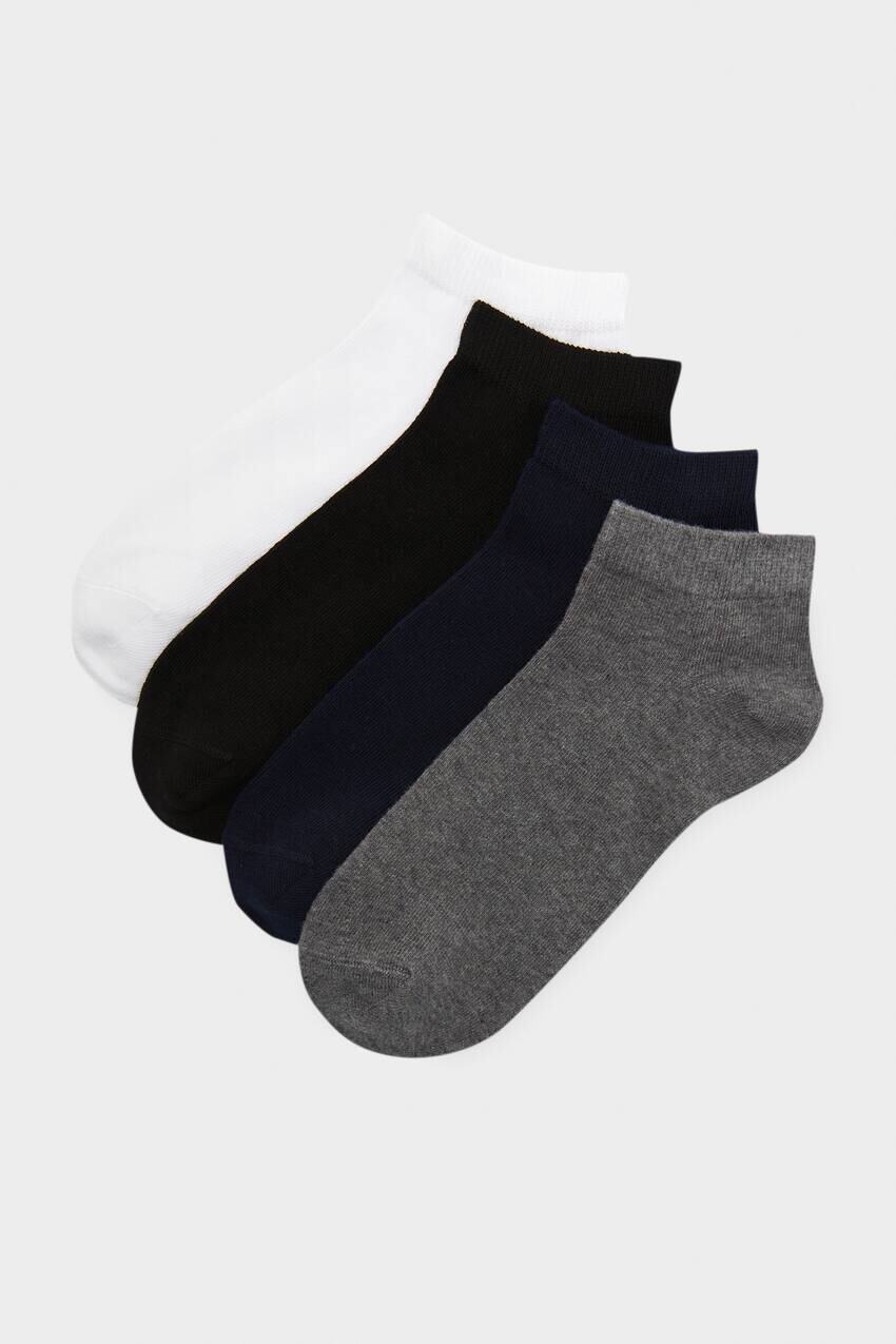 

В упаковке 4 пары носков до щиколотки. Pull&Bear