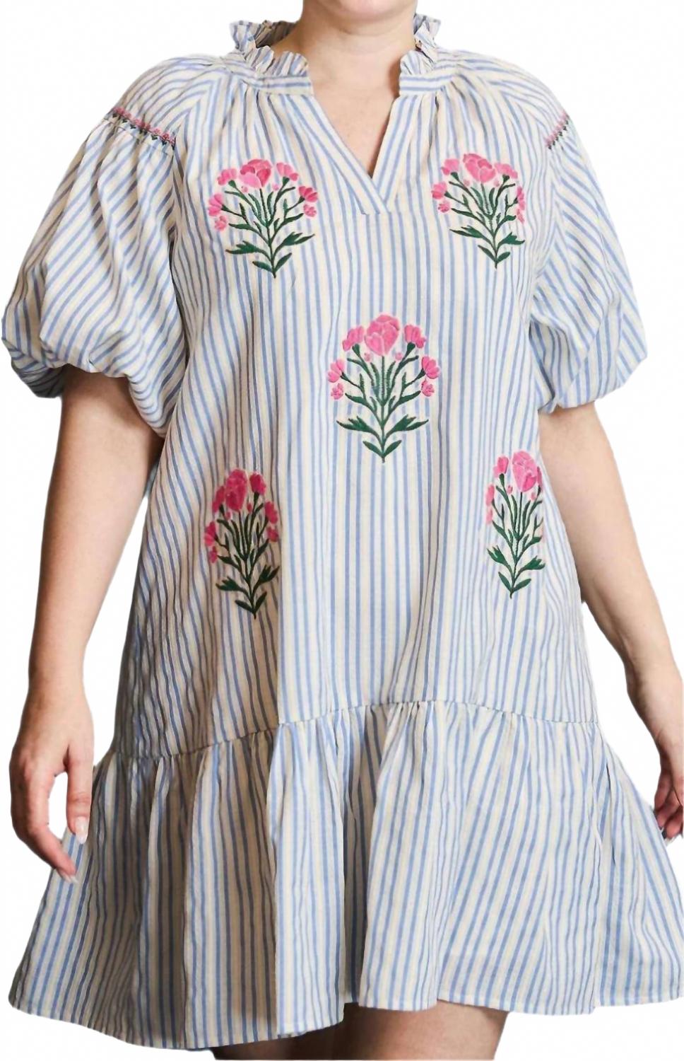 

Белое платье с вышивкой и пышными рукавами Umgee