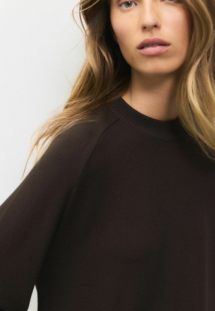 Джемпер Next PETITE FIT COSY SOFT TOUCH LONG SLEEVE CREWNECK , Chocolate Brown/Dark Brown — фото 2