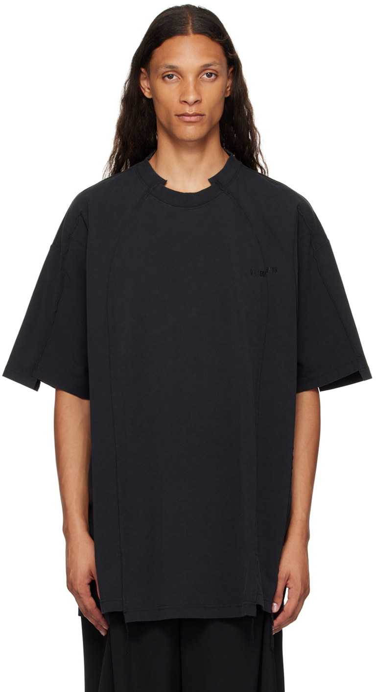 

Черная футболка с вырезом VETEMENTS