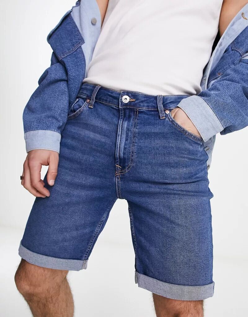 

Темно-синие джинсовые шорты с манжетами Bershka