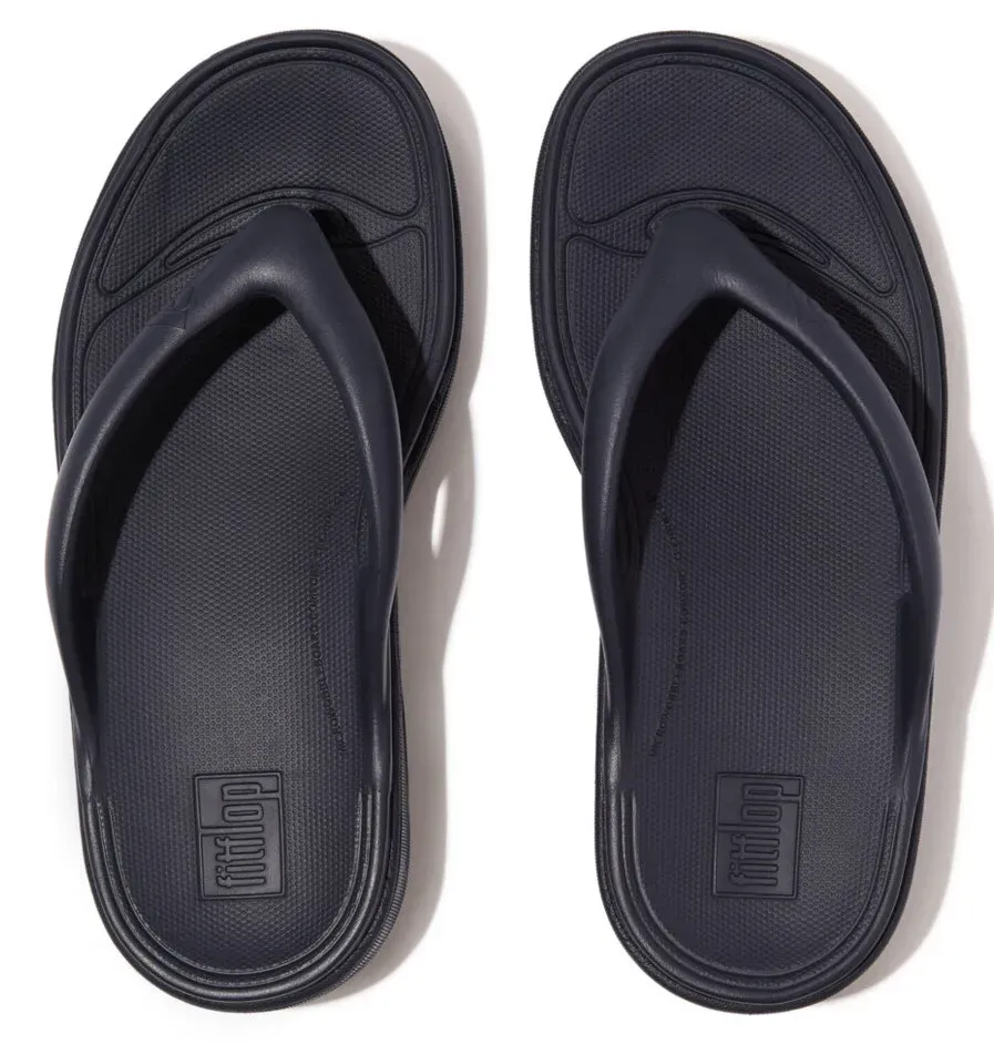 

Шлепанцы Fitflop "RELIEFF RECOVERY TOE-POST SANDALS - TONAL RUBBER", каблук-танкетка, летняя обувь, тапочки с микрокачающейся доской, синий