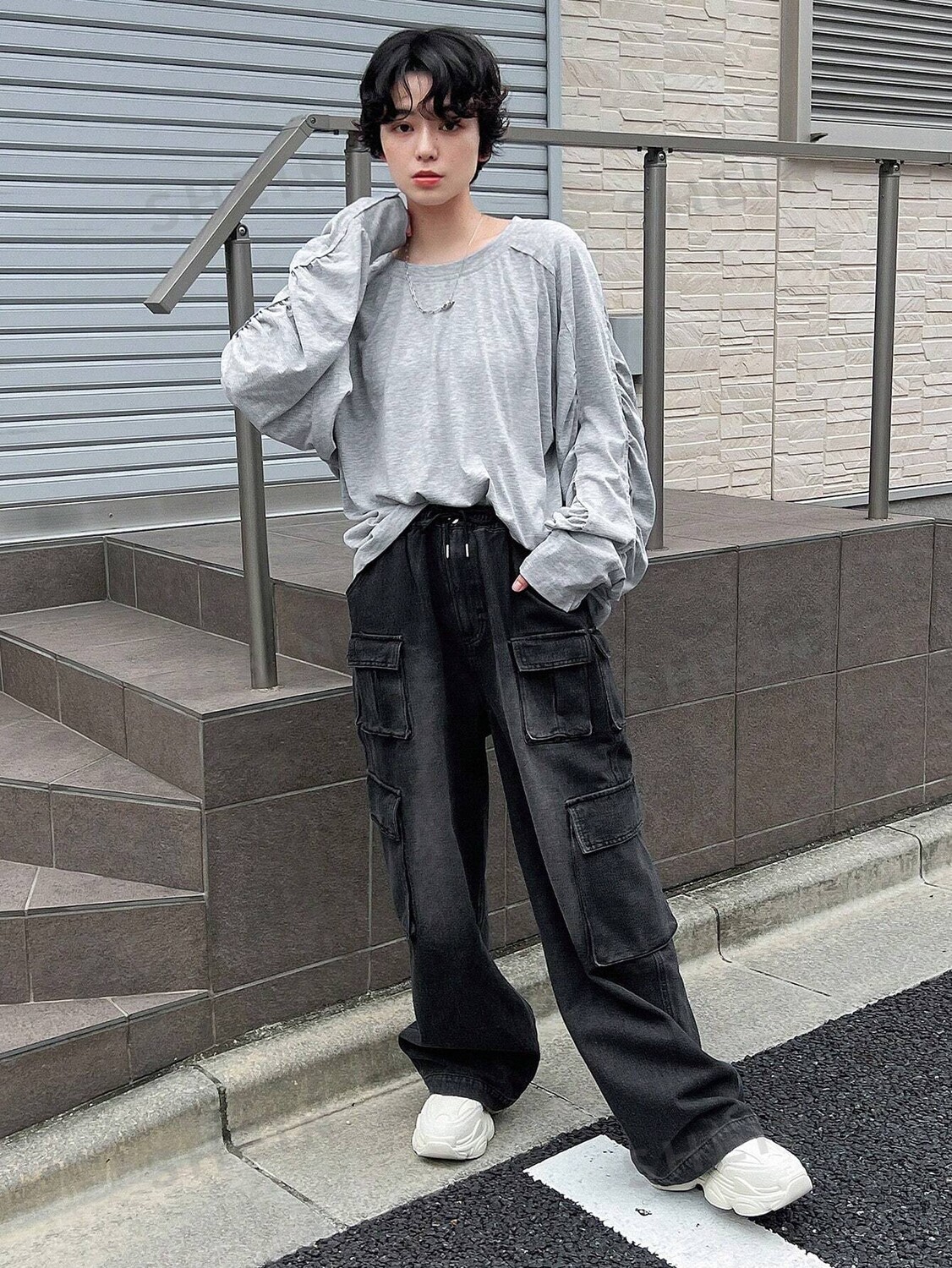 

Женская футболка с длинными рукавами, круглым вырезом, однотонная, с кулиской, мятая Friful, серый