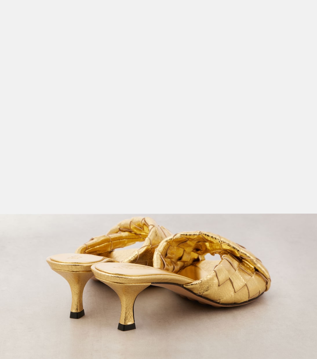 Босоножки Blink Intrecciato 50 из металлизированной кожи Bottega Veneta, Gold W22 — фото 2