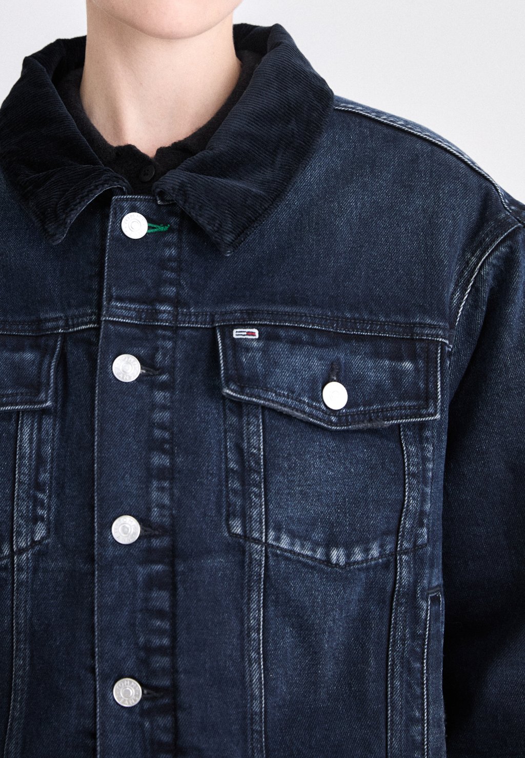 

Джинсовая куртка IZZIE PADDED Tommy Jeans, темно-синий деним