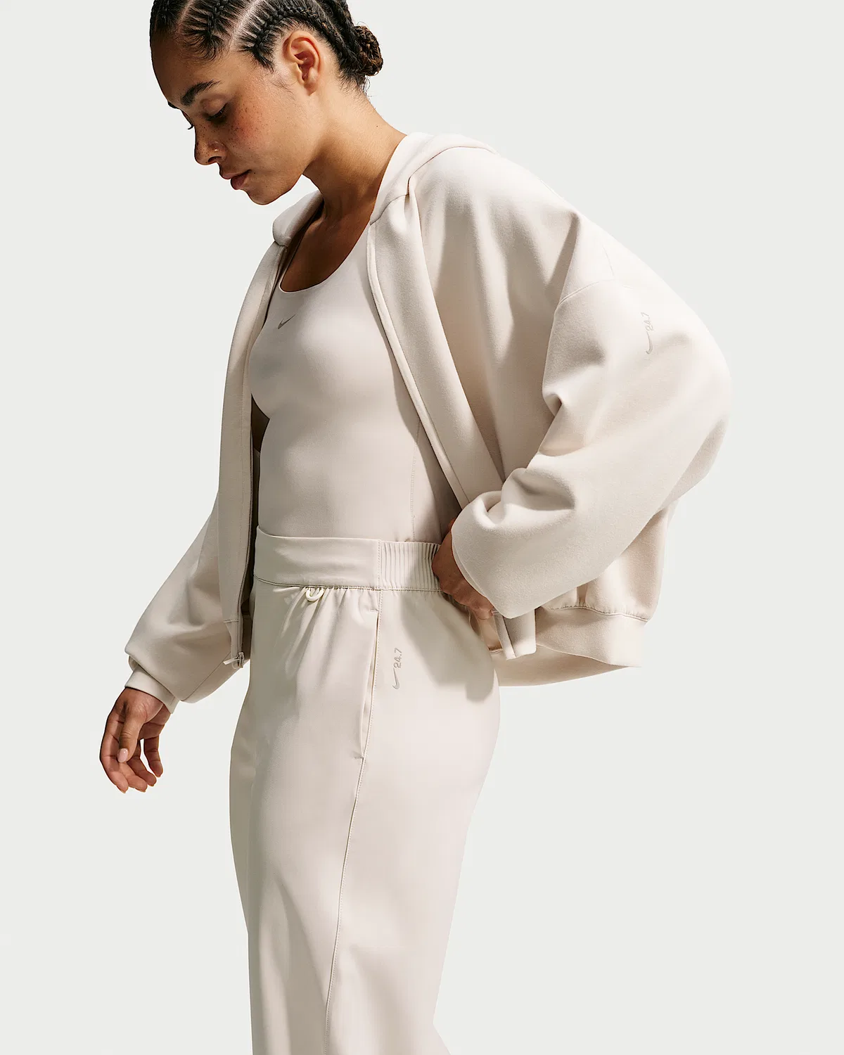 Женские штаны Nike 24.7 PerfectStretch Dri-FIT с высокой посадкой, свободного кроя, Light Orewood Brown/Light Iron Ore — фото 4