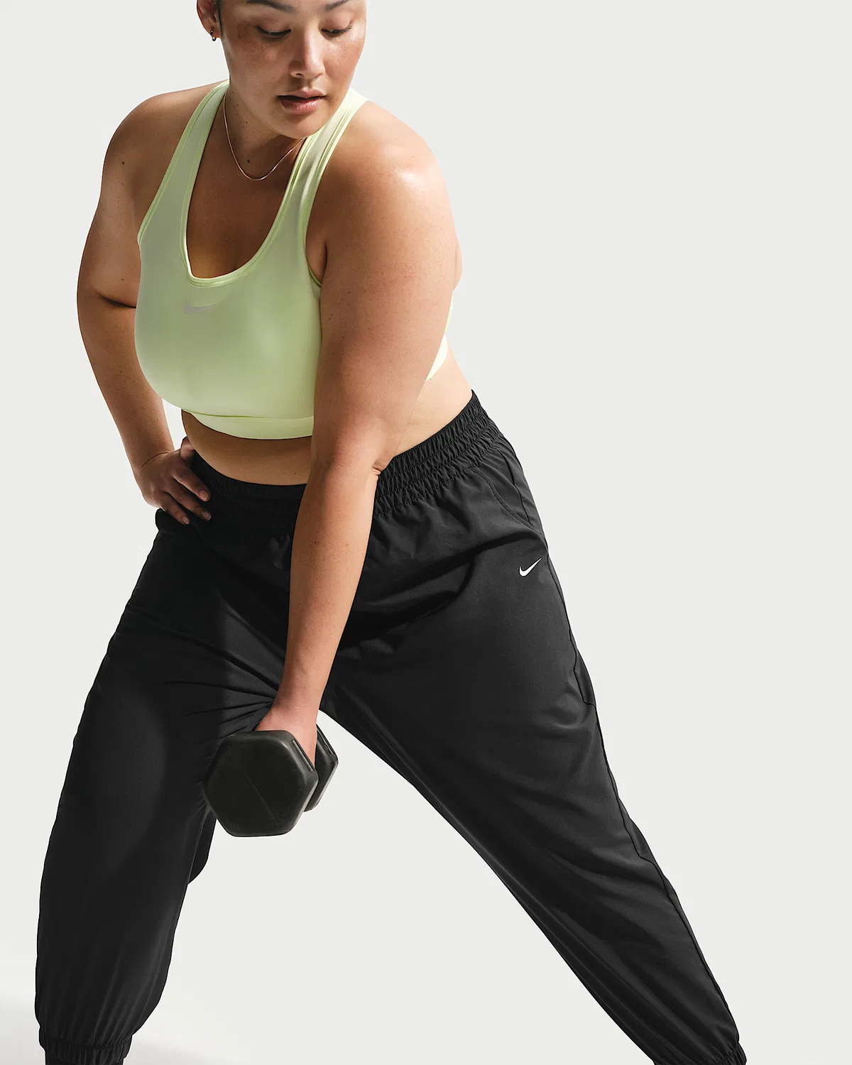 Женские джоггеры Dri-FIT с завышенной талией 7/8 (Plus Size) Nike One, Black/White — фото 4