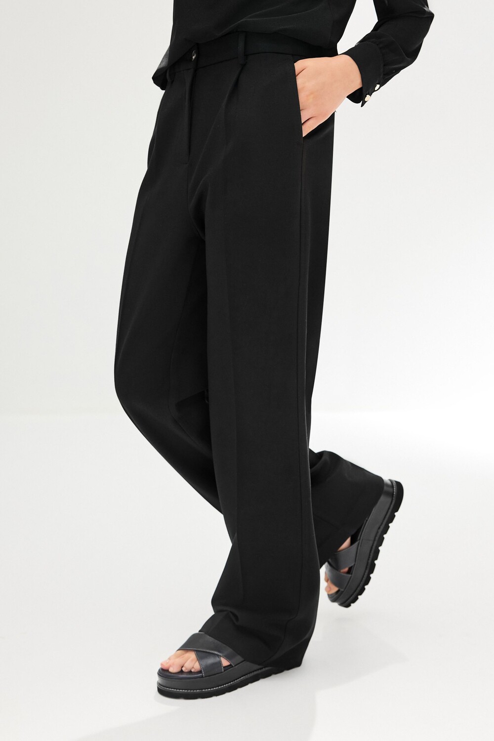 

Приталенные брюки широкого кроя Next, черный