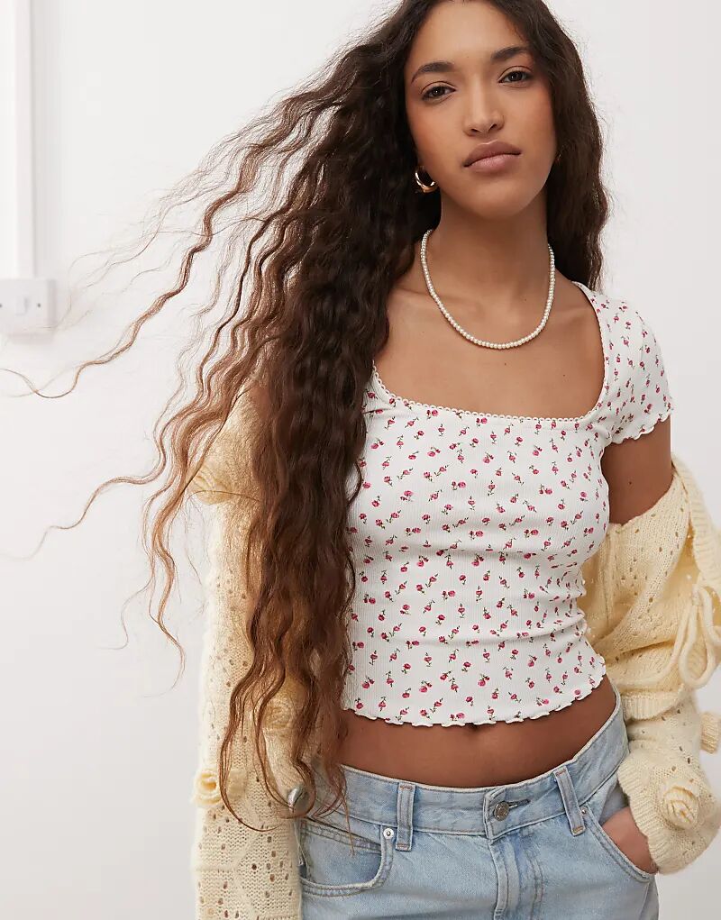 

Топ Miss Selfridge с короткими рукавами, отделкой из кружева в рубчик и мелким цветочным принтом