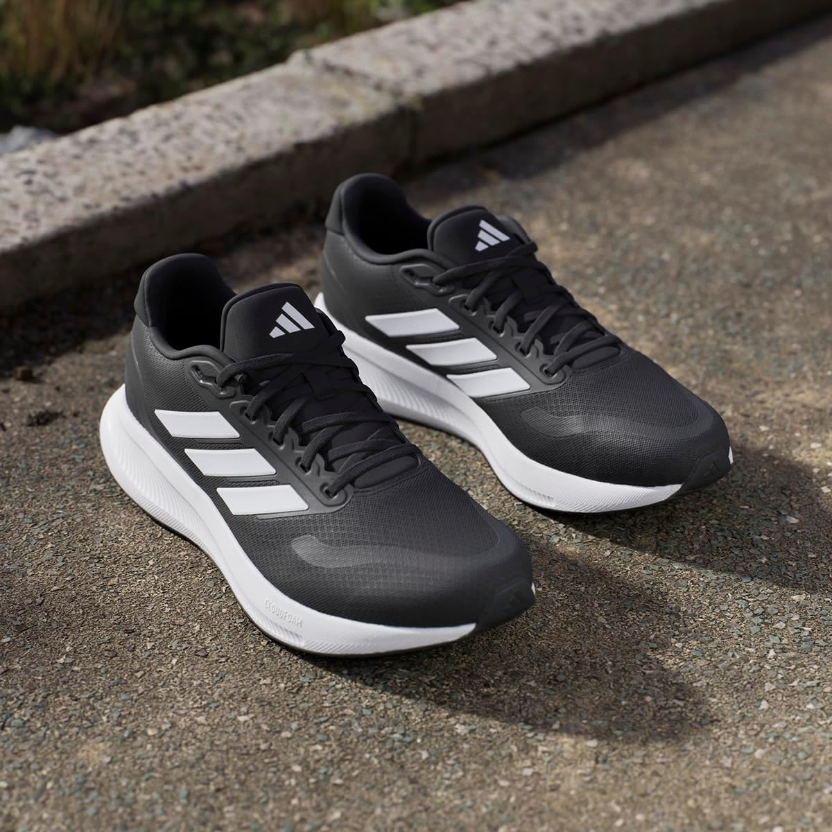 Мужские кроссовки adidas Falcon, черный — фото 2