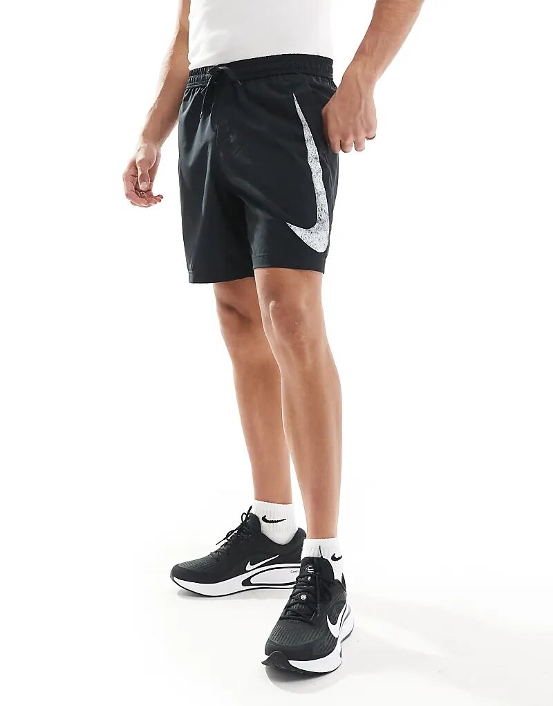 

Шорты длиной 7 дюймов с принтом Swoosh черного цвета Nike Training