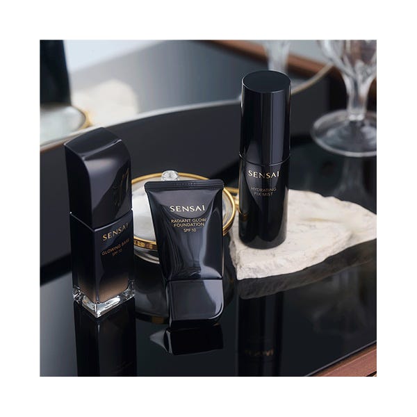 Долговечная светящаяся основа SENSAI Radiant Glow Foundation, RG202 OCHRE BEIGE — фото 4