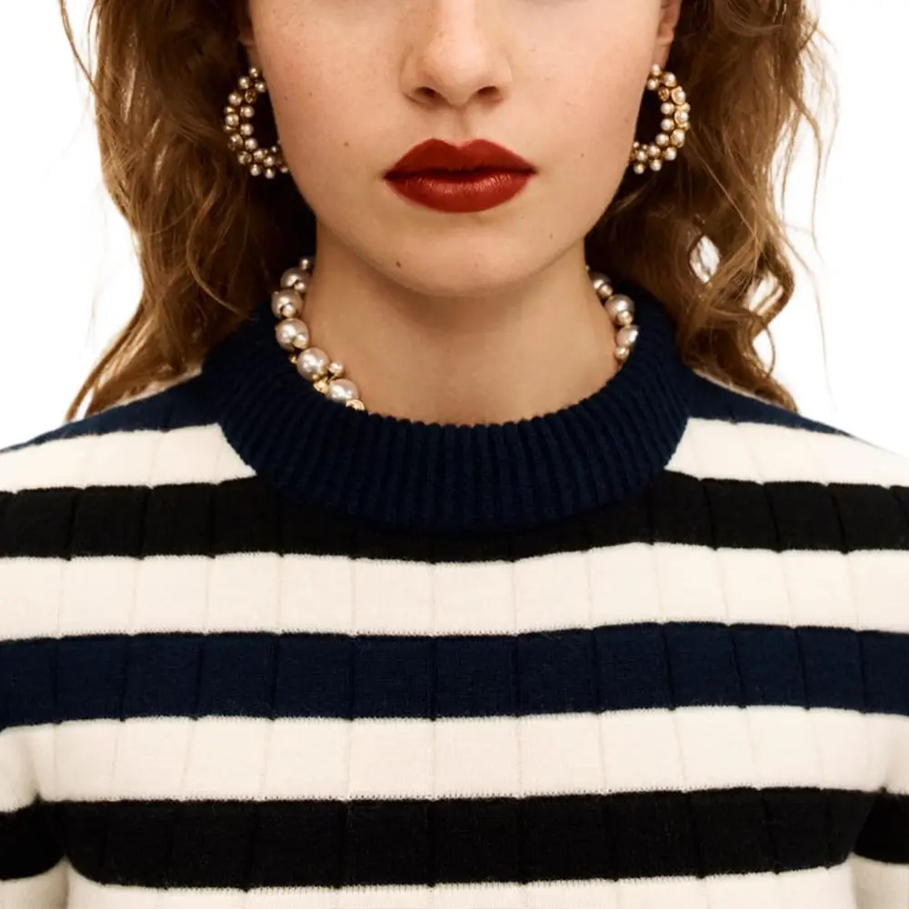 CHANEL Трикотажный джемпер для женщин с круглым вырезом, цвет white marine blue black, модель Moderate Others — фото 2