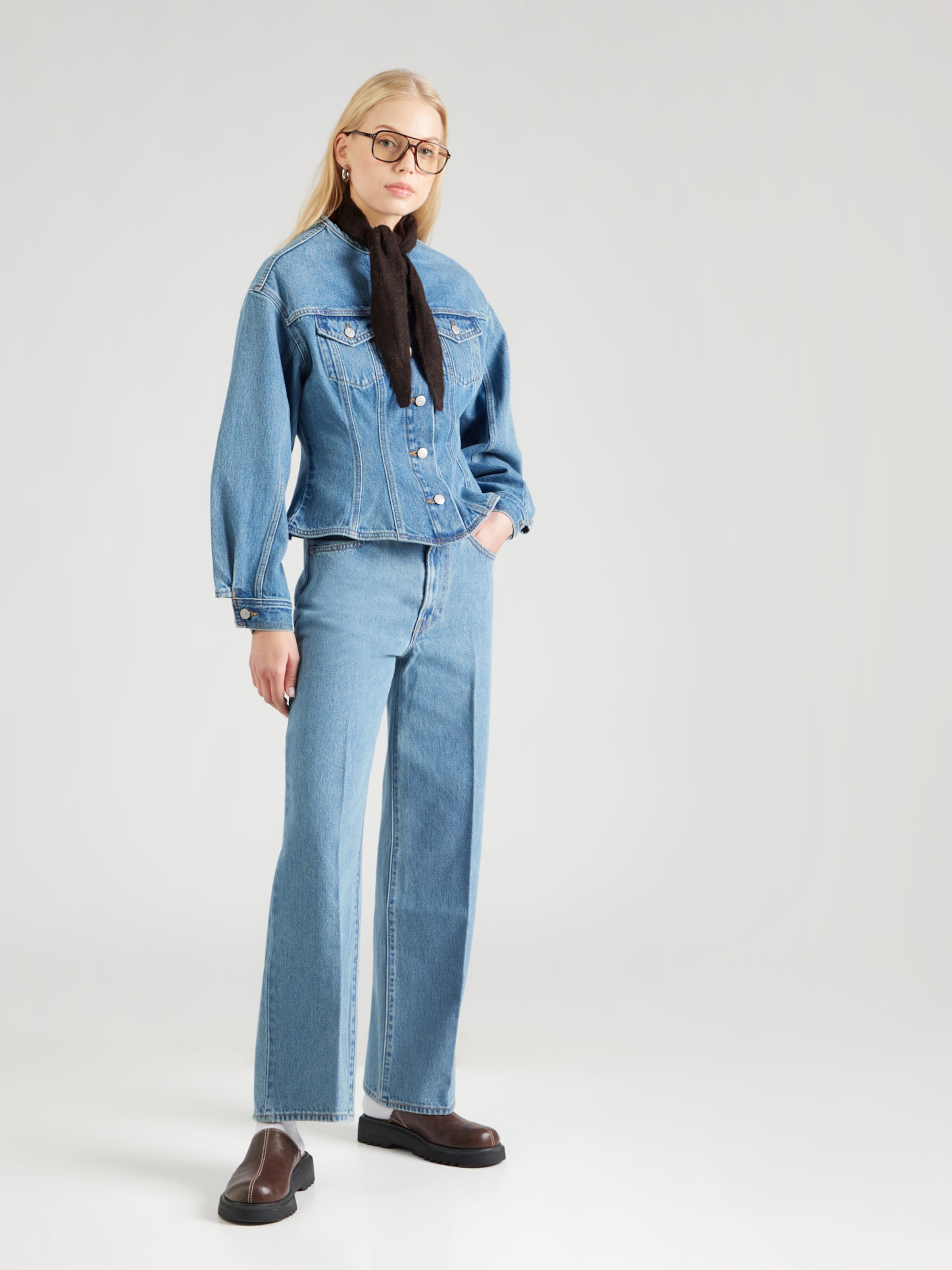 LEVI'S  Куртка межсезонная 'Sculpted Trucker Jacket' в синем дениме — фото 4