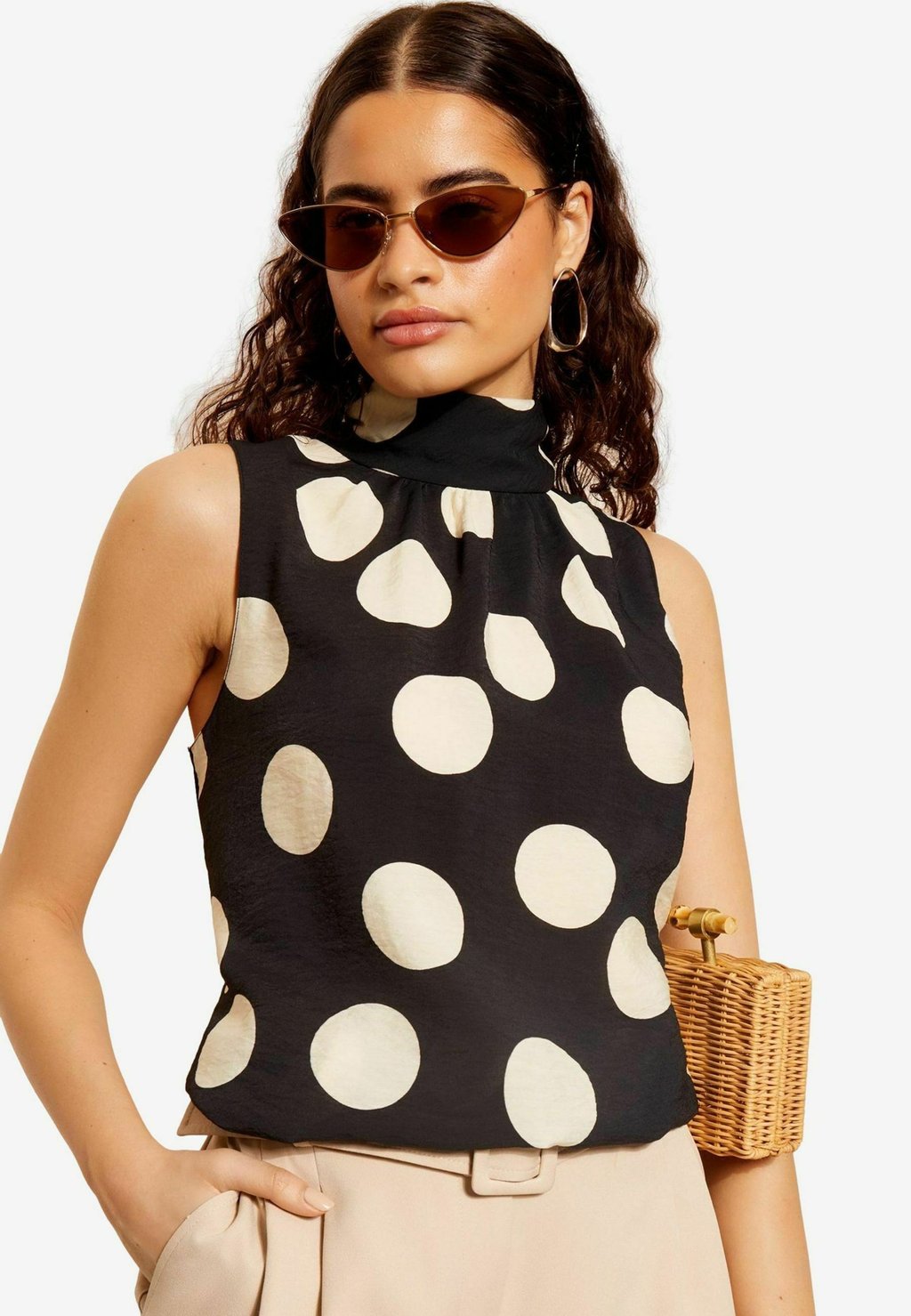 

Топ SLEEVELESS HIGH NECK HALTER Friends Like These, черный