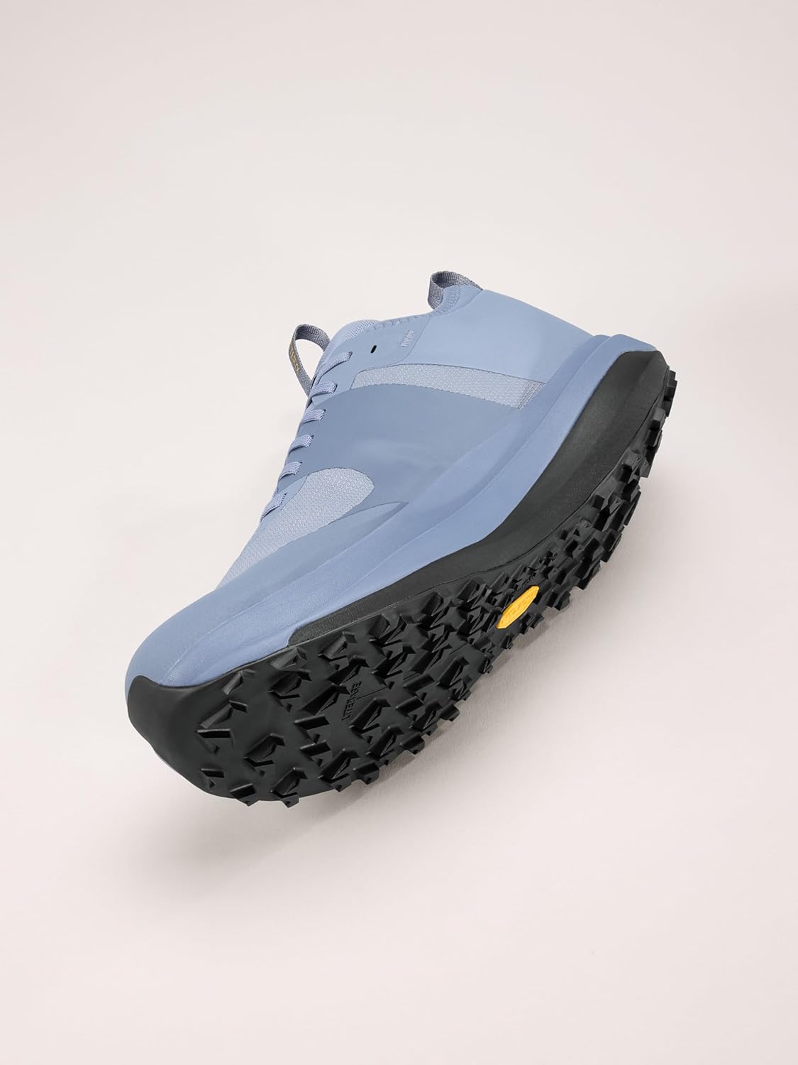 Мужские беговые кроссовки Arc'teryx Sylan GTX, Водонепроницаемые и дышащие трейловые кроссовки Gore-Tex с рокер-подошвой для скорости, Stratus/Dk Stratus — фото 2