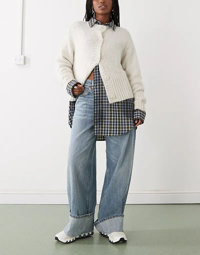 

Джинсы Monki Peggy мешковатые с отворотами светло-голубого цвета