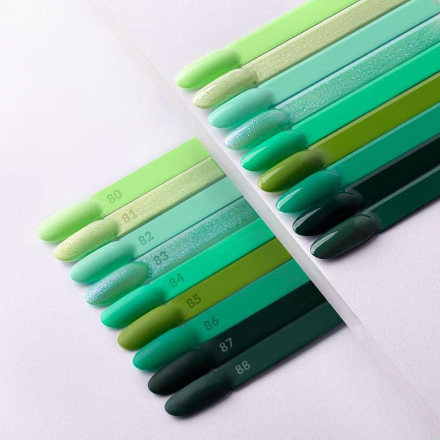 Molly Nails Green Party Crystal Grass HEMA/Di-HEMA Free 8 г № 84 Гибридный лак для ногтей — фото 2