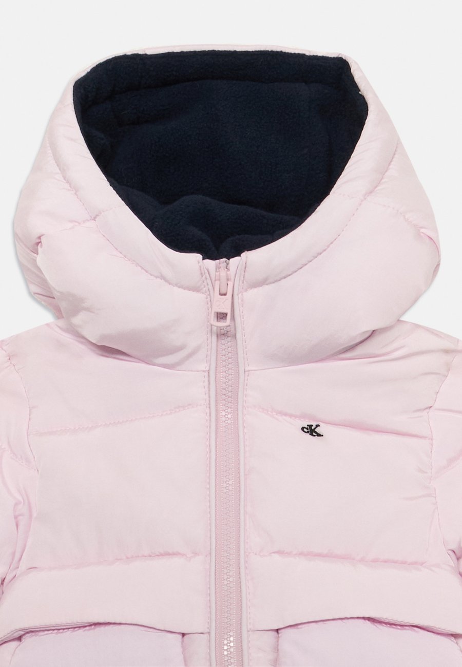 Зимняя куртка Calvin Klein Jeans PUFFER JACKET UNISEX, Pink Ice/Pink — фото 3