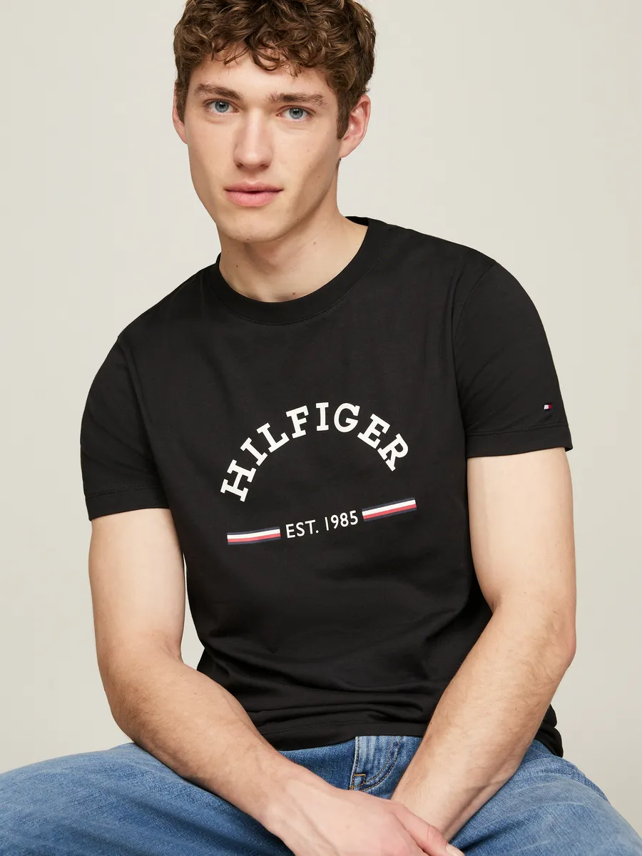 

Футболка Tommy Hilfiger "RWB ARCH GS TEE", черный