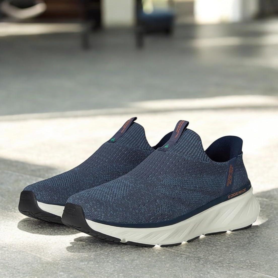 Мужские кроссовки Skechers Edgeride Commissioner с удобной посадкой без шнурков, синий/оранжевый/темно-синий — фото 2