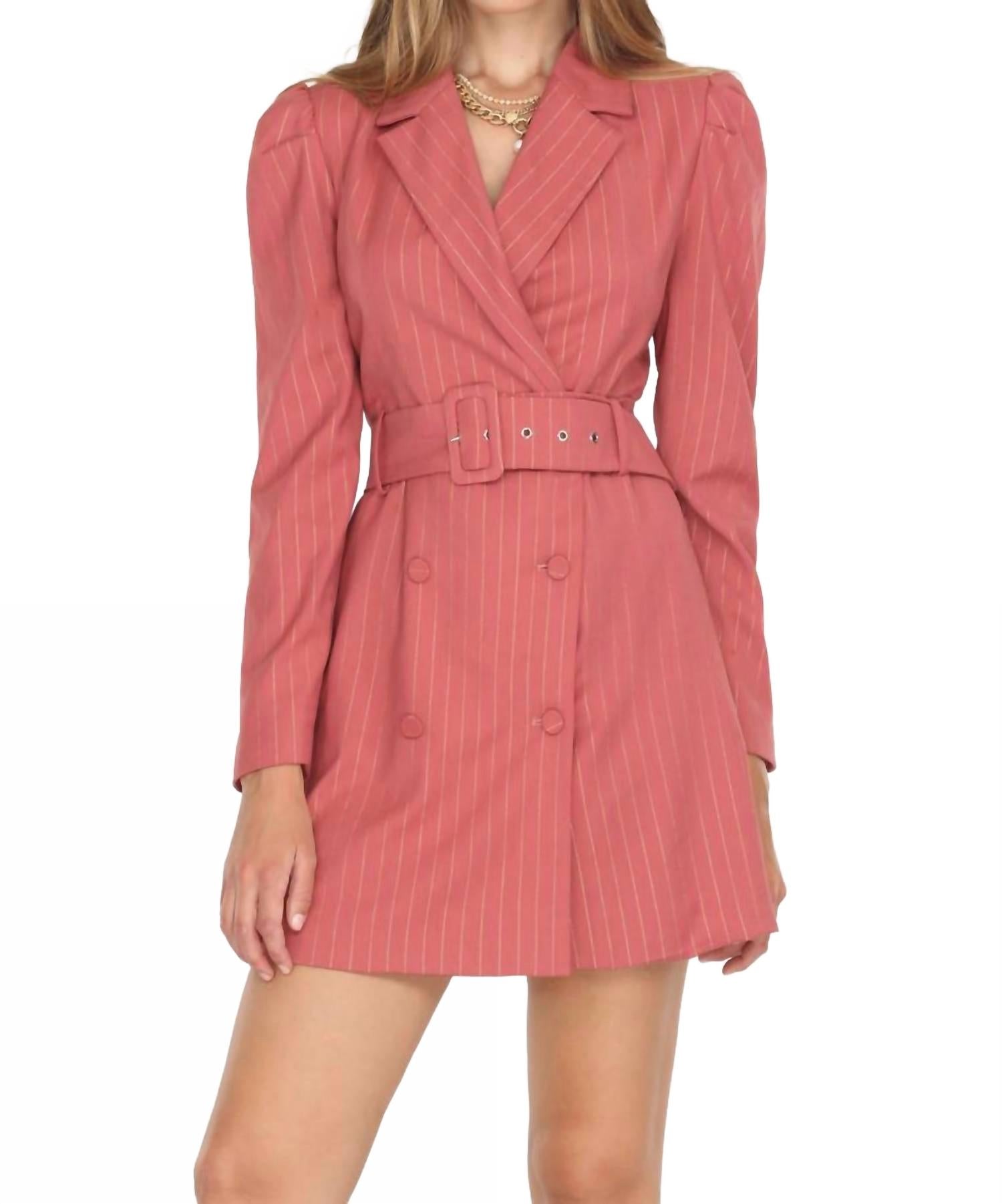 

Кейла приталенное платье-пиджак с поясом в цвете пустынной розы Adelyn rae, розовый