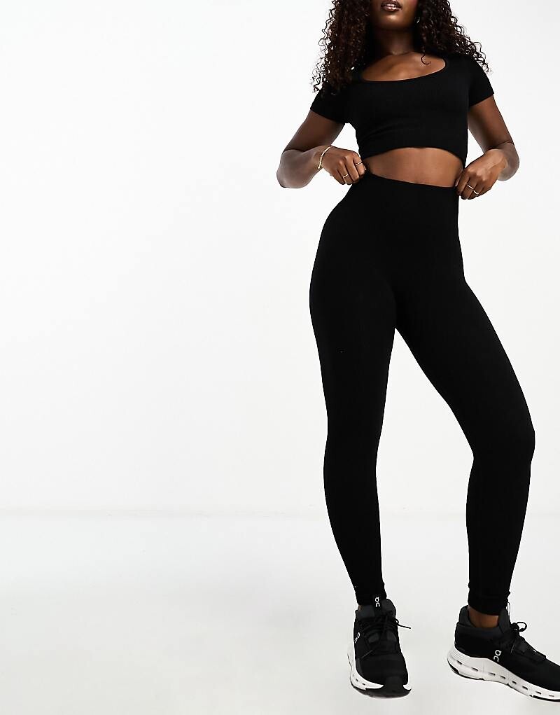 

ASOS 4505 – Icon – Черная бесшовная футболка в рубчик с круглым вырезом