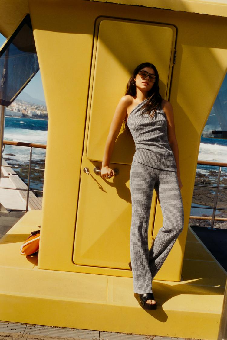 

Фактурные брюки прямого кроя Pull And Bear, серый