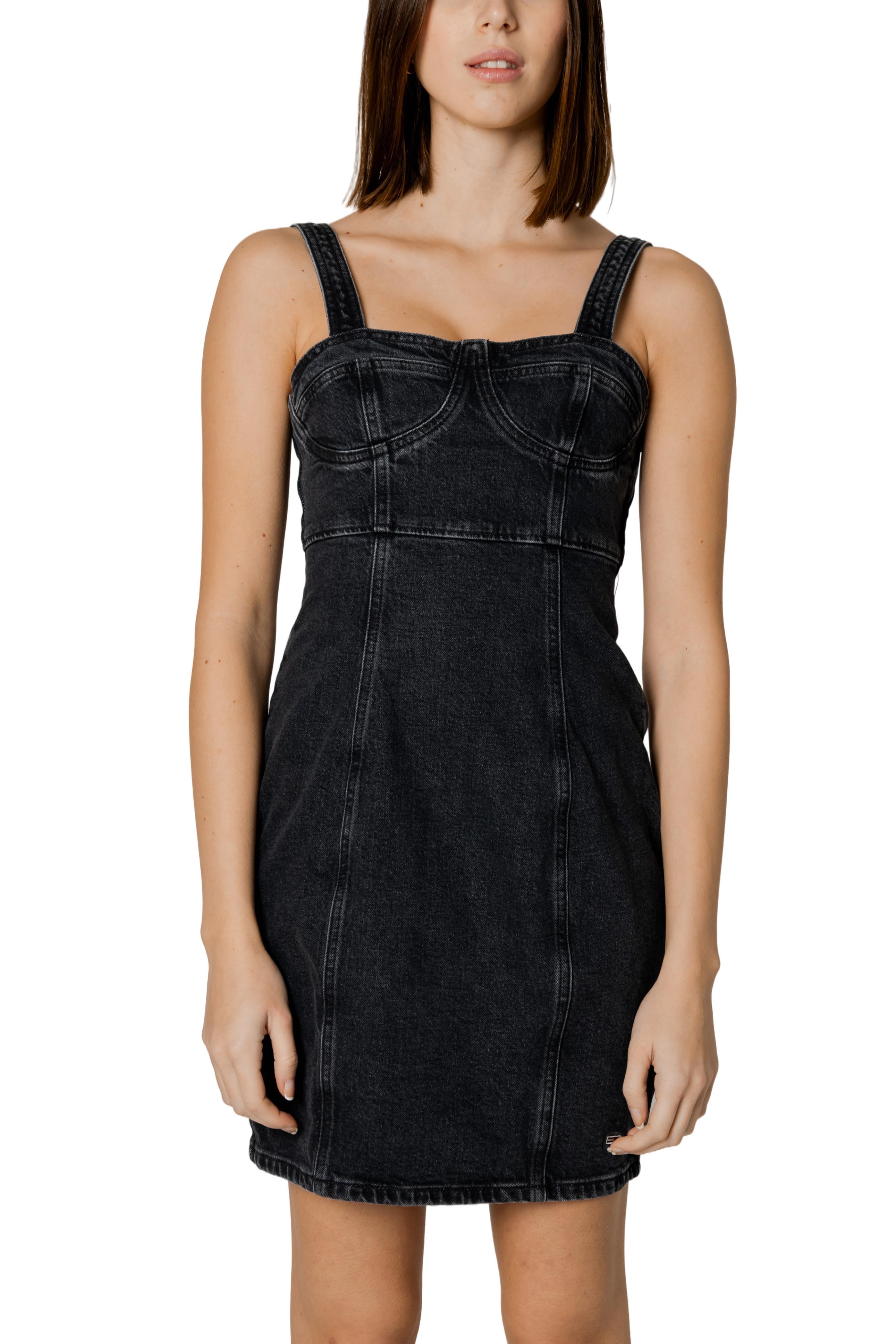 

Платье Tommy Jeans джинсовое, черный