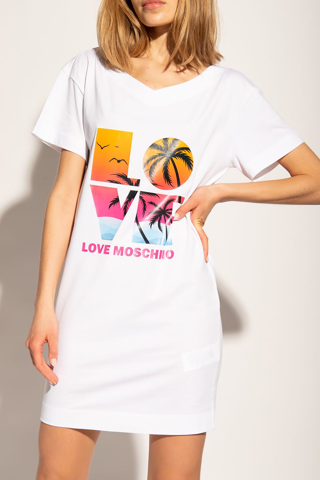 

Шикарное летнее белое платье с логотипом Love LOVE MOSCHINO