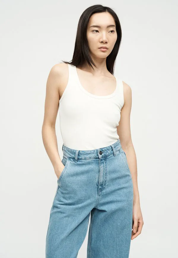 Майка с разноцветным логотипом nano Calvin Klein, Tofu — фото 4