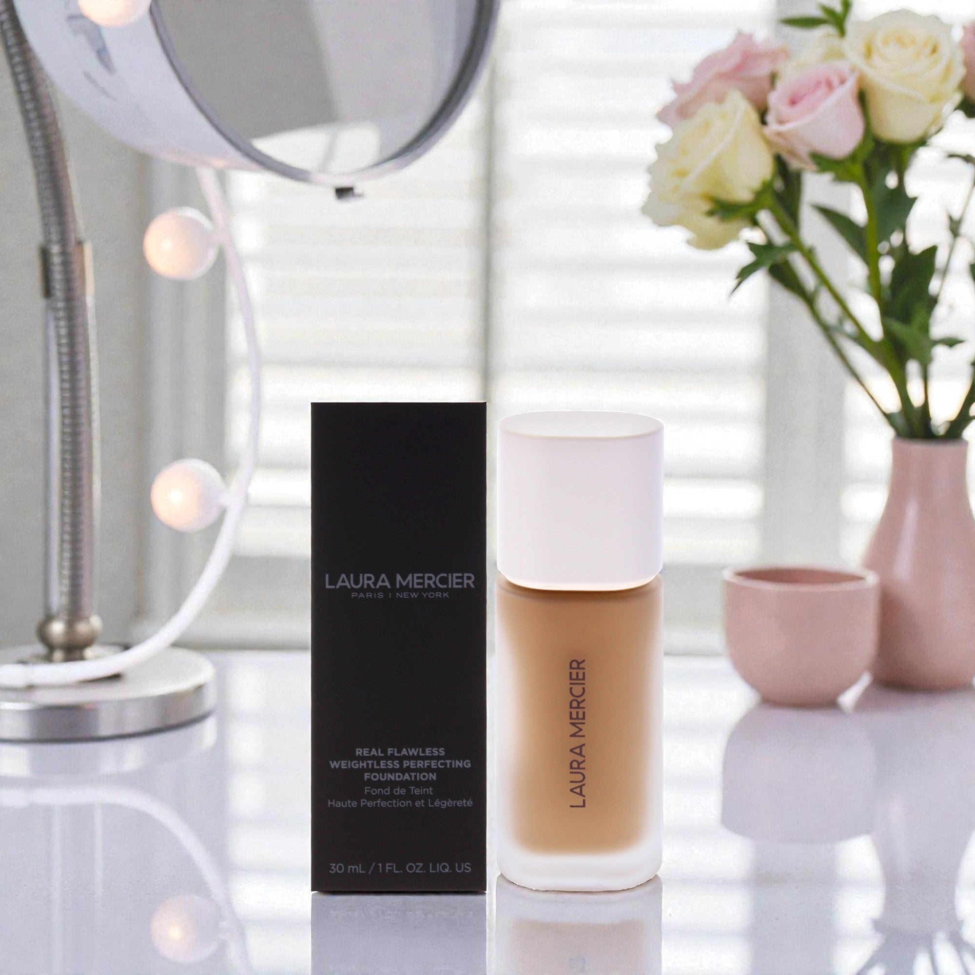 Невесомая тональная основа Real Flawless Weightless Perfecting Foundation - 4C1 Praline от Laura Mercier для женщин - 28 г, прозрачный — фото 2