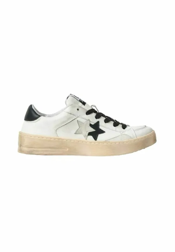 Любители кроссовок предпочитают низкие кроссовки. 2Star, White/Black