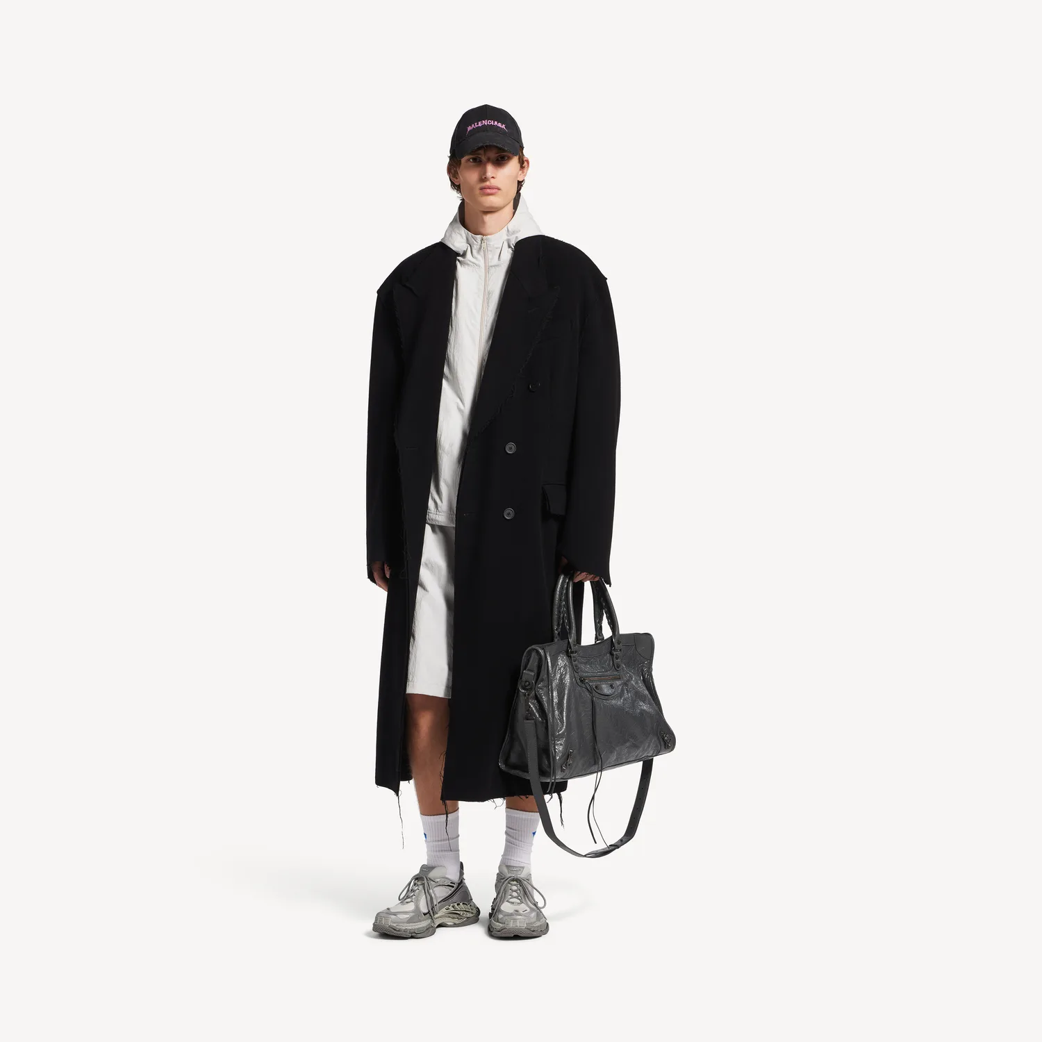 BALENCIAGA Мужское пальто с необработанными краями в черном цвете — фото 2