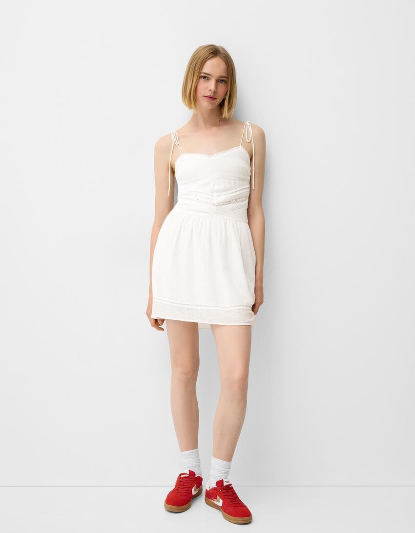 

Мини-Платье в деревенском стиле Bershka, белый