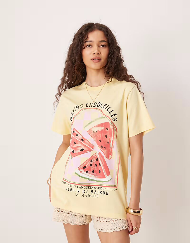 

Футболка ASOS DESIGN прямого кроя с изображением арбуза в молочном цвете