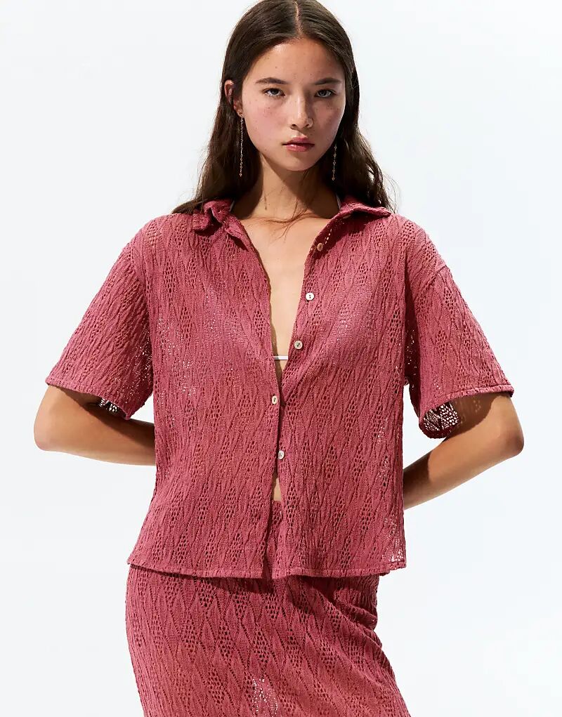 

Трикотажная рубашка с короткими рукавами Pull&Bear темно-розового цвета