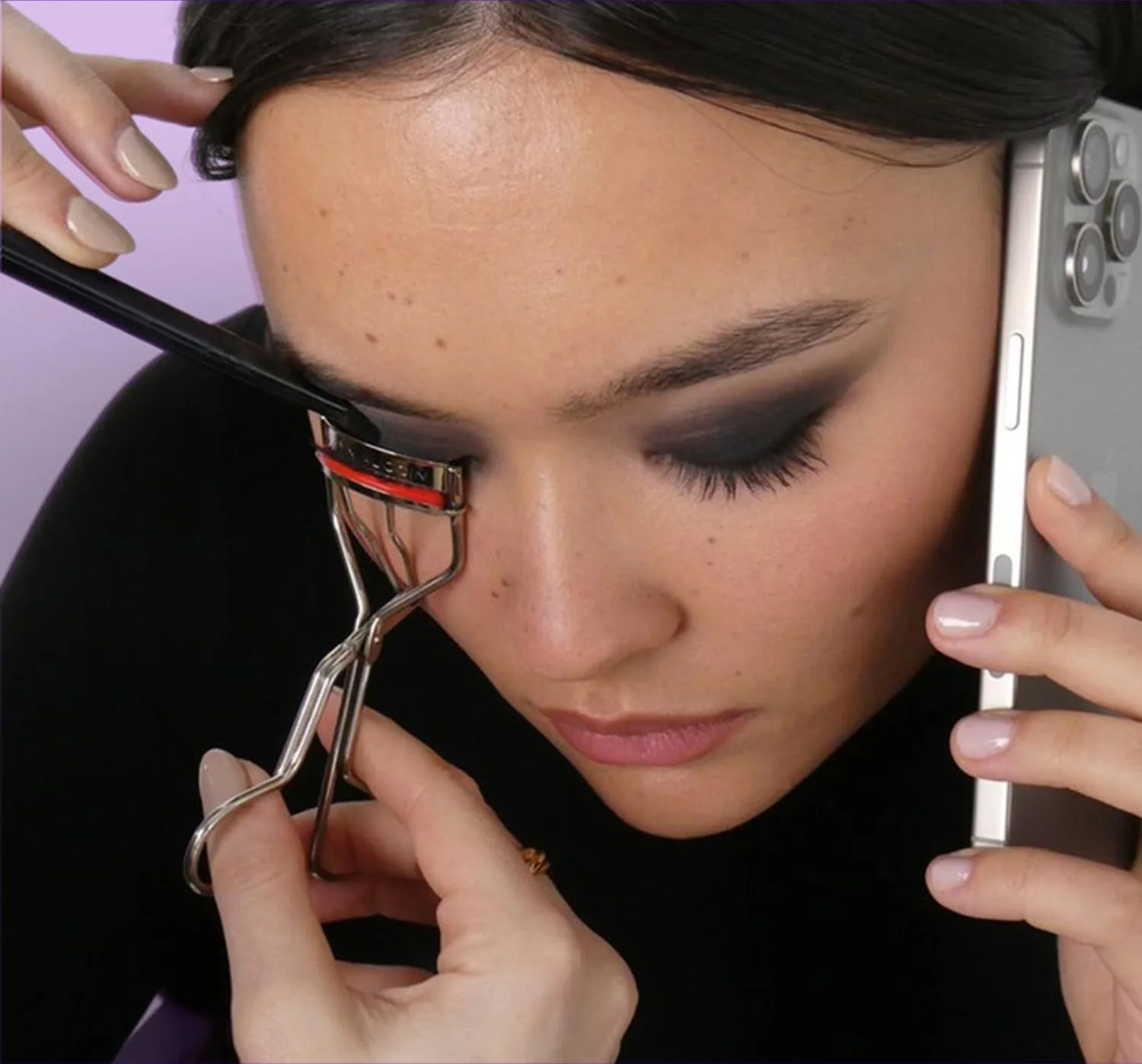 Kevyn Aucoin The Eyelash Curler: легкое использование, стойкий завиток, широкое раскрытие, нержавеющая сталь с двумя красными подушечками, профессиональный инструмент визажиста, Cranberry — фото 4