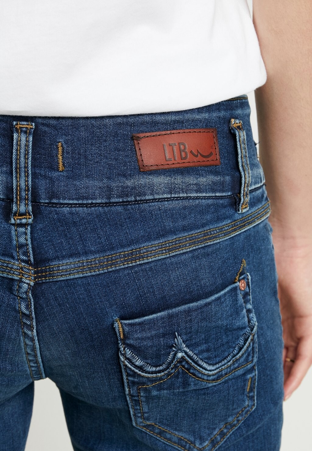 Джинсы-сигареты Джинсы LTB Jonquil Caitlin Wash Slim Fit LTB, noela неповрежденная стирка — фото 4