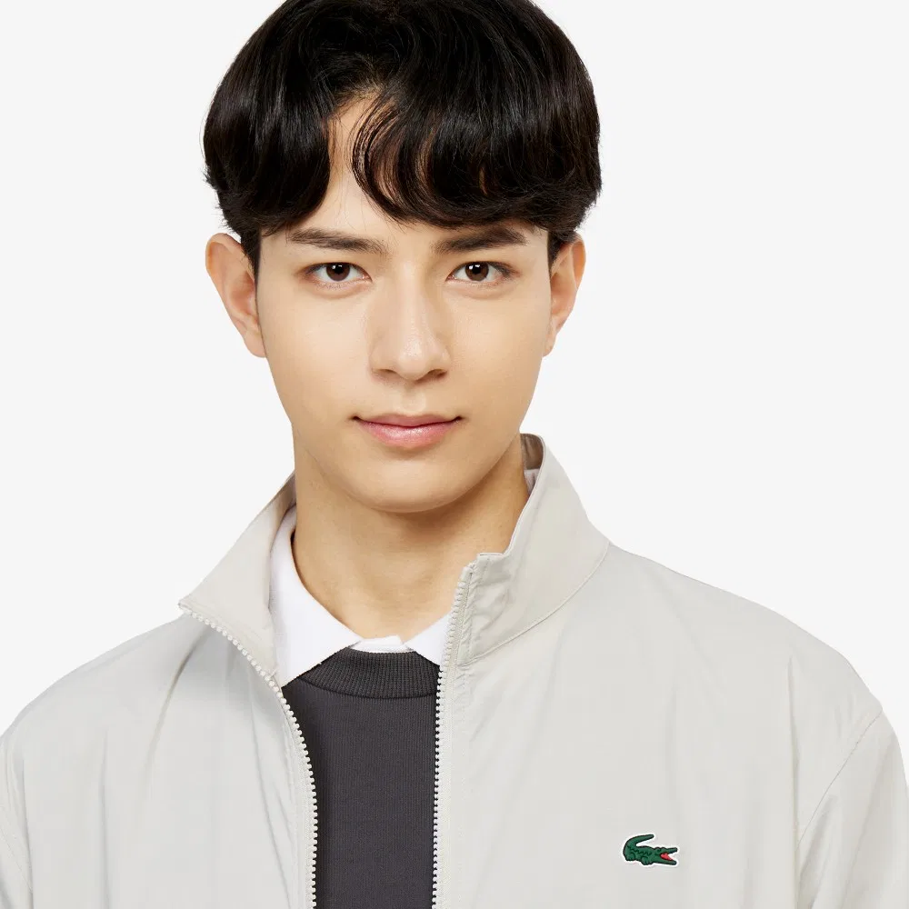 Мужской эластичный тканый пиджак бежевого цвета от Lacoste — фото 2