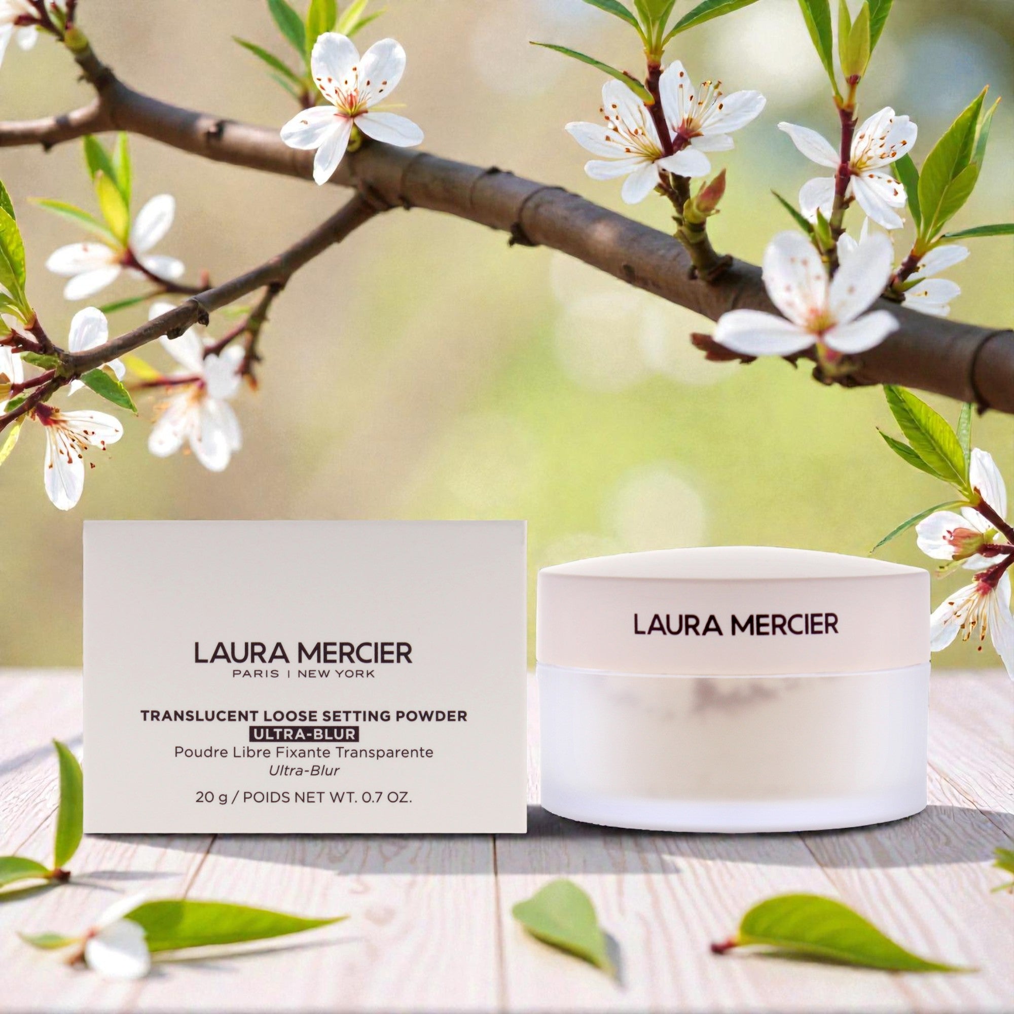 Полупрозрачная рассыпчатая фиксирующая пудра Ultra Blur - Translucent от Laura Mercier для женщин - 0,7 унции (20 г), прозрачный — фото 2