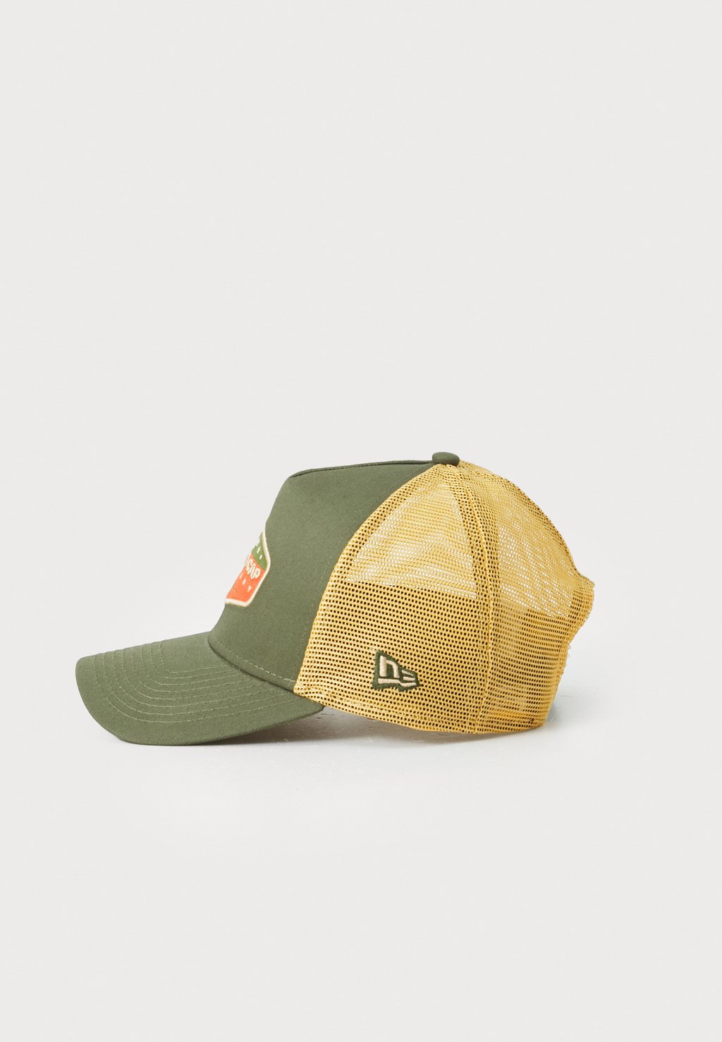 

Бейсболка PATCH TRUCKER UNISEX New Era, хаки