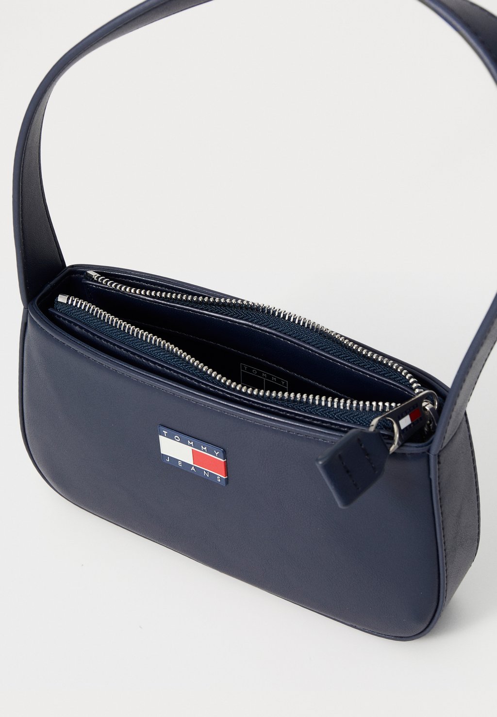 

Сумка MUST SHOULDER BAG Tommy Jeans, темно-синий